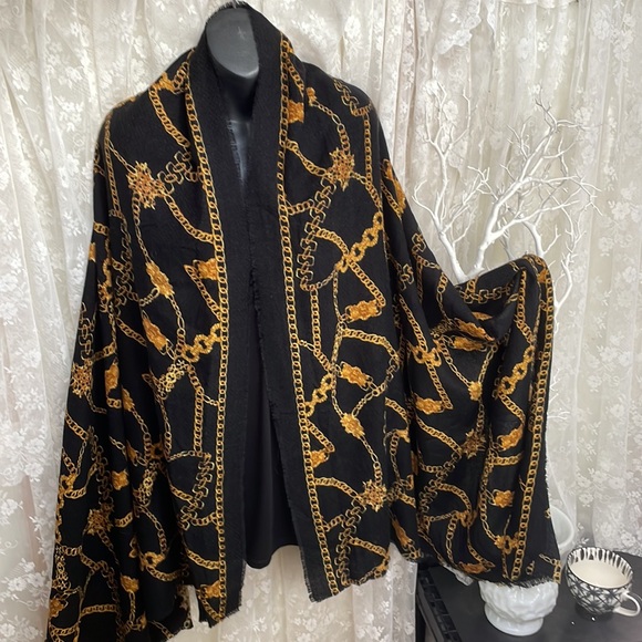 Scarfs Always Fit 😉☺️ Another Zara Beauty: Chains, Black, Gold/Mustard, Links…. - Picture 2 of 8